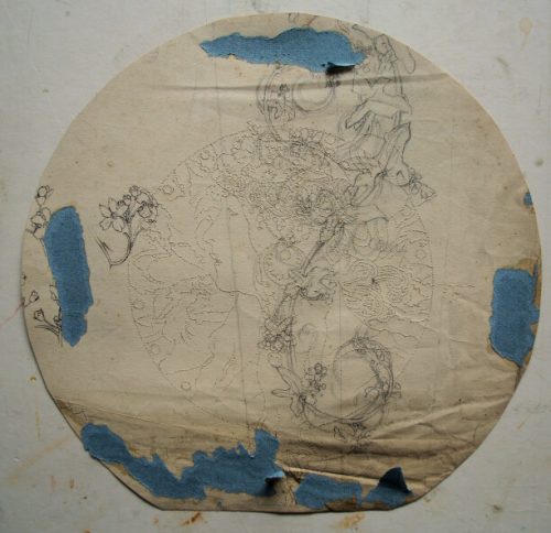 Verso d'un dessin de Mucha, en cours de décollage et de restauration